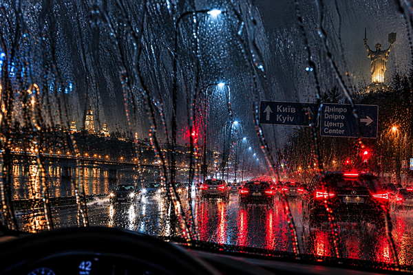 Київ. Злива. Вогні